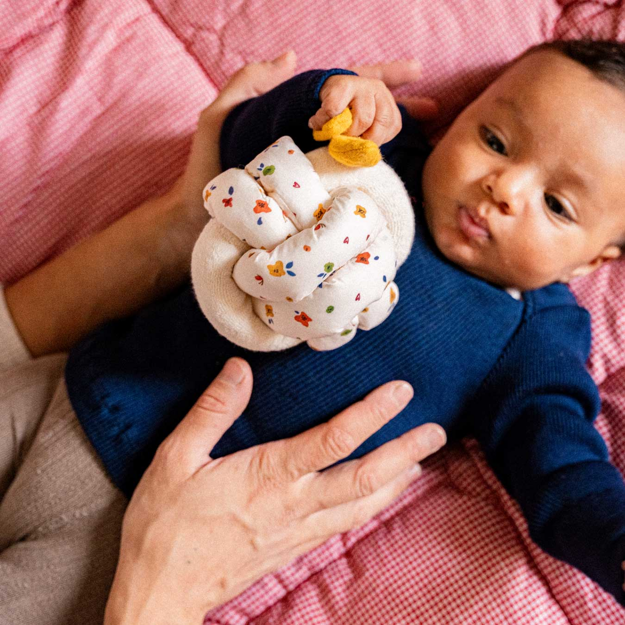 KNOT BALL mit Glocke ocker KNOT BALL mit Glocke ocker