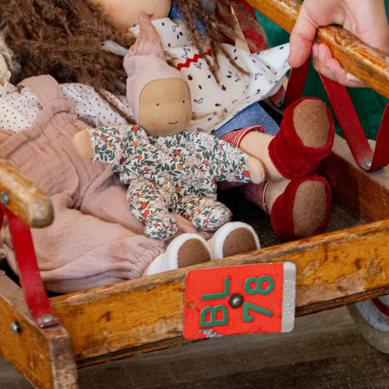 Waldorfpuppe NINI Blümchen Waldorfpuppe NINI Blümchen